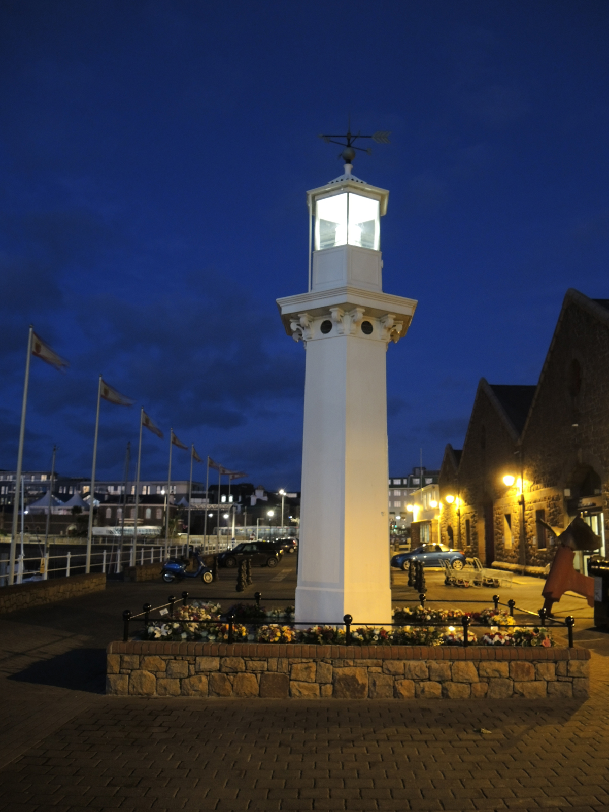 LighthouseMemorial2,copyrightGillyCarr Frank Falla Archive